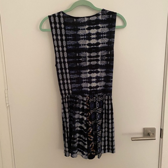 Patterned romper. - Picture 2 of 3